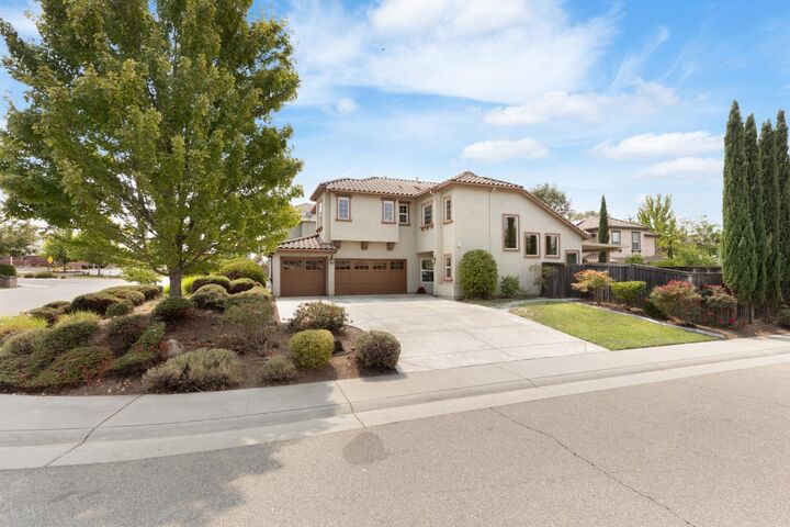 Property Photo:  701 Mayten Court  CA 95648 