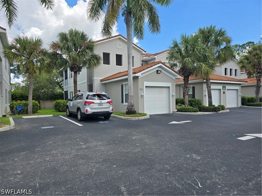 Property Photo:  1000 Peggy Circle 301  FL 34113 