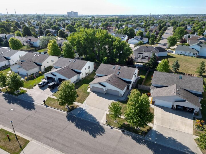 Property Photo:  707 14th Avenue E  ND 58078 