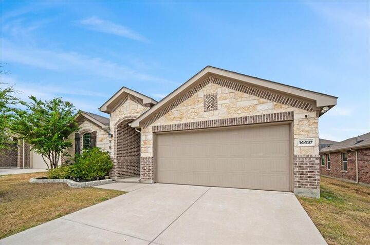 Property Photo: 14437 Leadrope Circle TX 76052