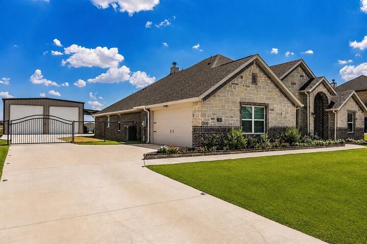 Property Photo:  198 Spanish Moss Trail  TX 76078 