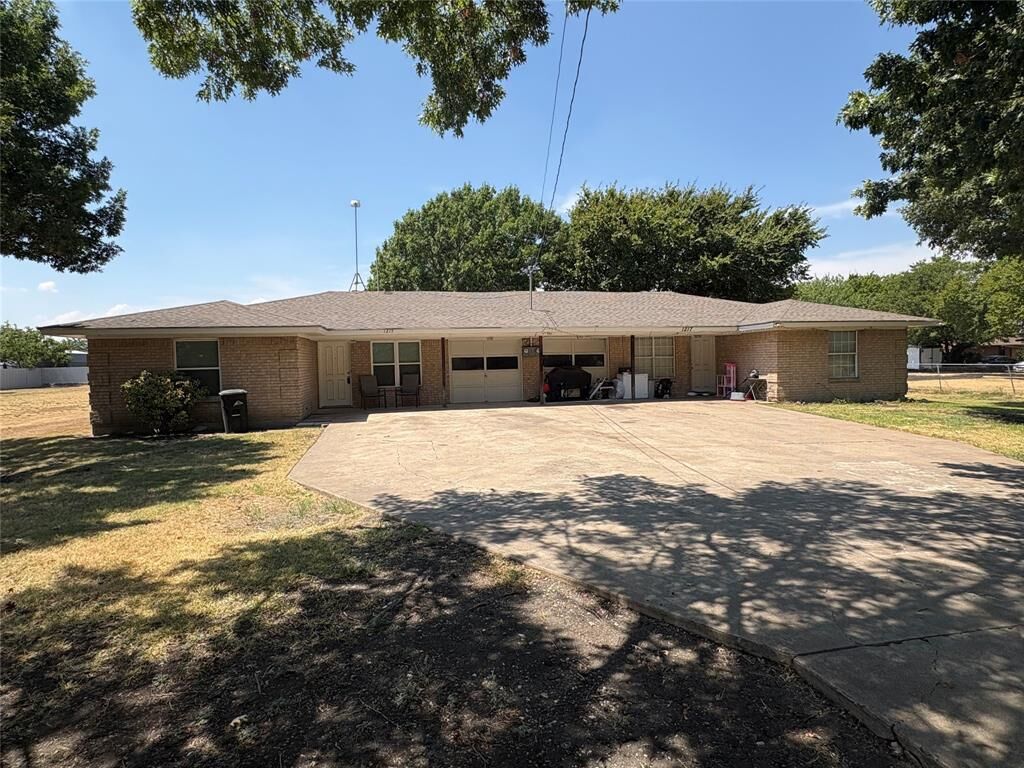 Property Photo: 1217 Narrow Lane TX 75154