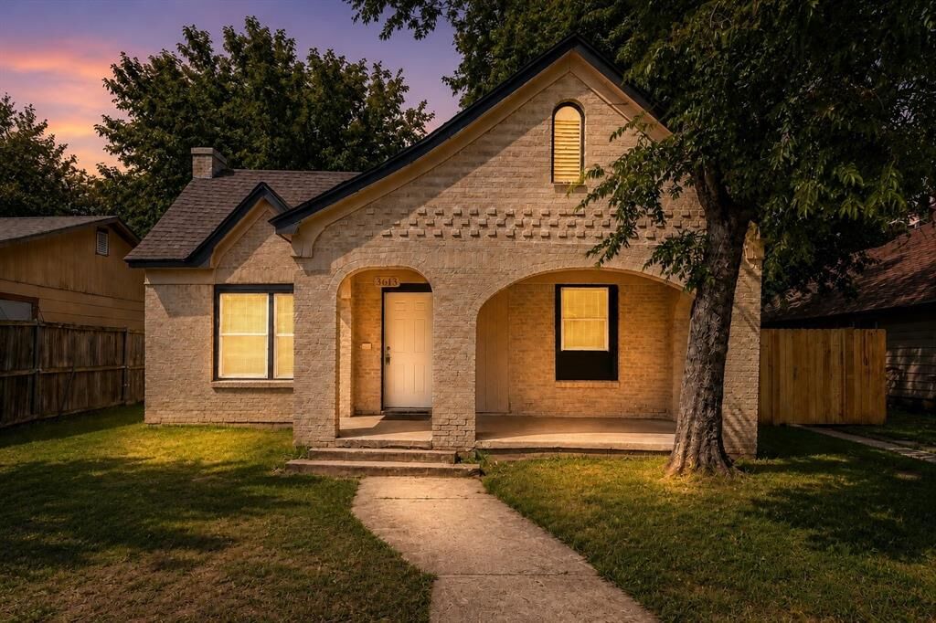 Property Photo: 3613 Ada Avenue TX 76105