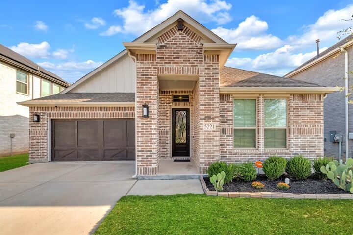 Property Photo:  5221 Beautyberry Drive  TX 76036 