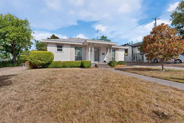 Property Photo:  2006 S Ewing Avenue  TX 75216 