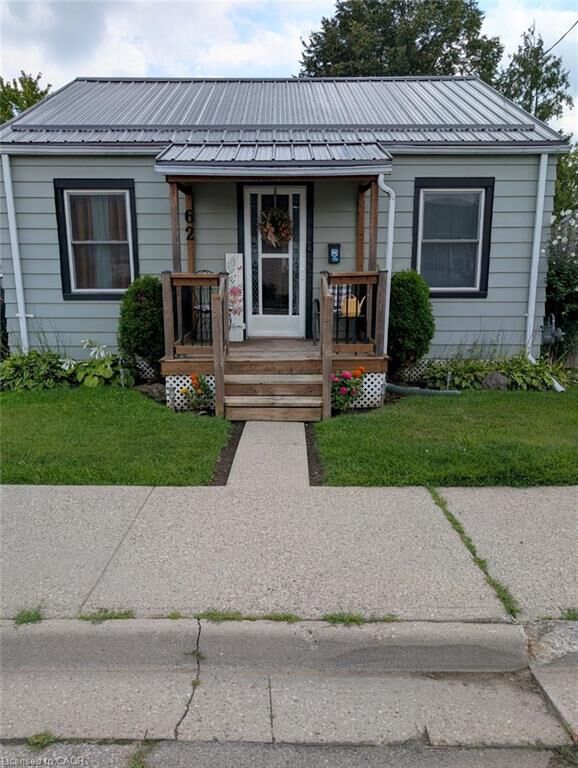 Property Photo:  62 Ninth Avenue  ON N3S 1E4 