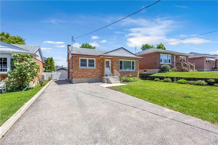 Property Photo:  450 Highland Road E  ON N2M 3W7 