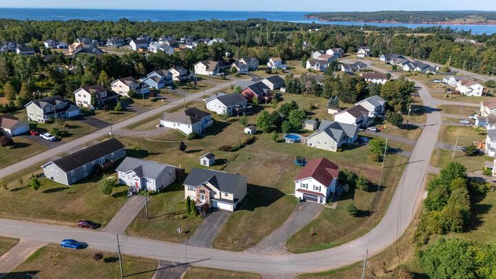 Property Photo:  48 Picton Beete Crescent  PE C1B 0B8 