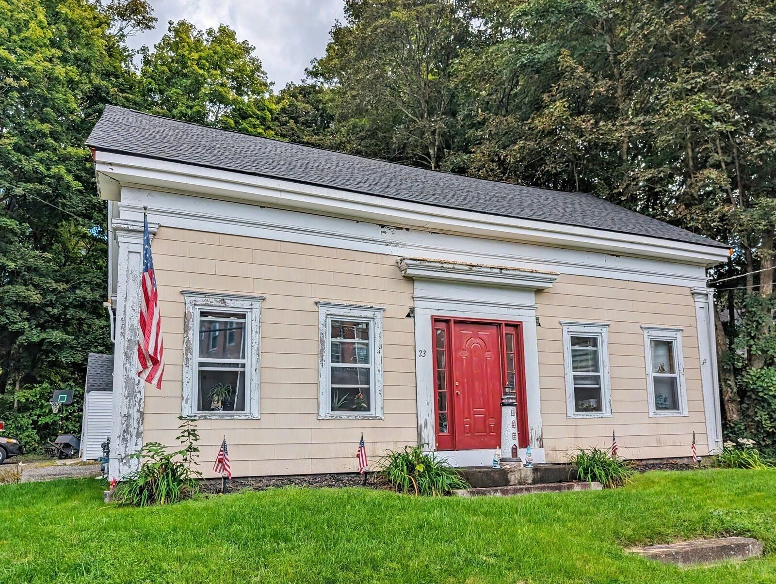 Property Photo:  23 North St  MA 01516 