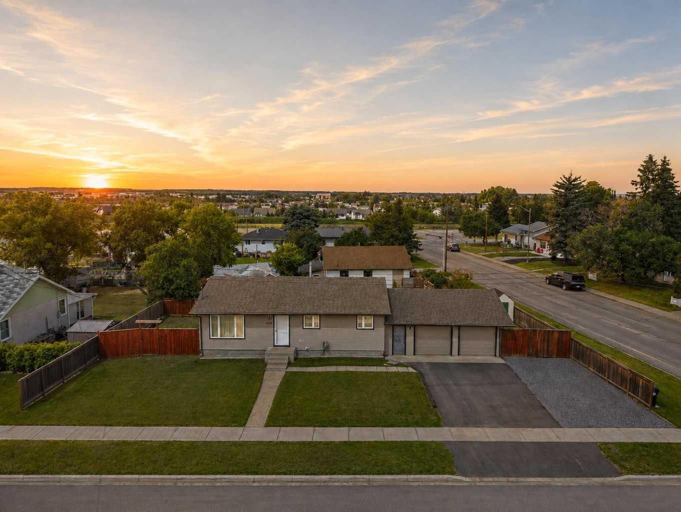 Property Photo:  4814 Lorne Avenue  AB T0M 0J0 