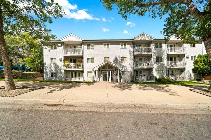 Property Photo:  252 4 Street SE 303  AB T1A 0K1 