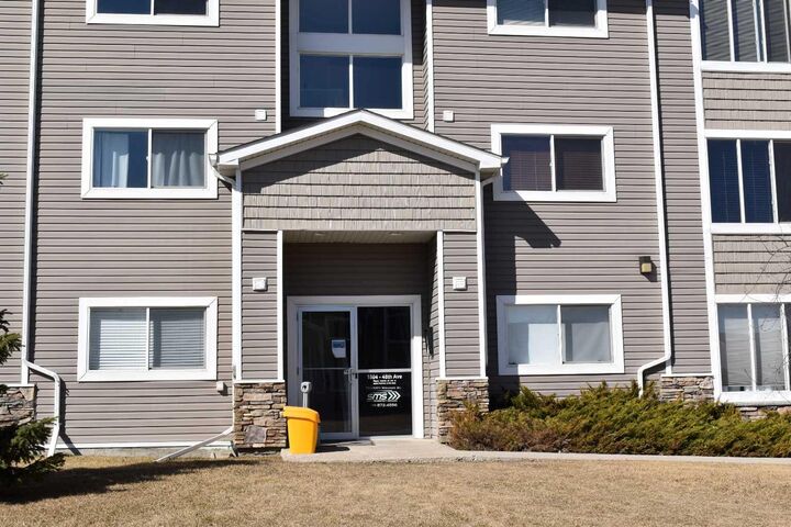 Property Photo: 1804 48 Avenue 101 SK S9V 1K2
