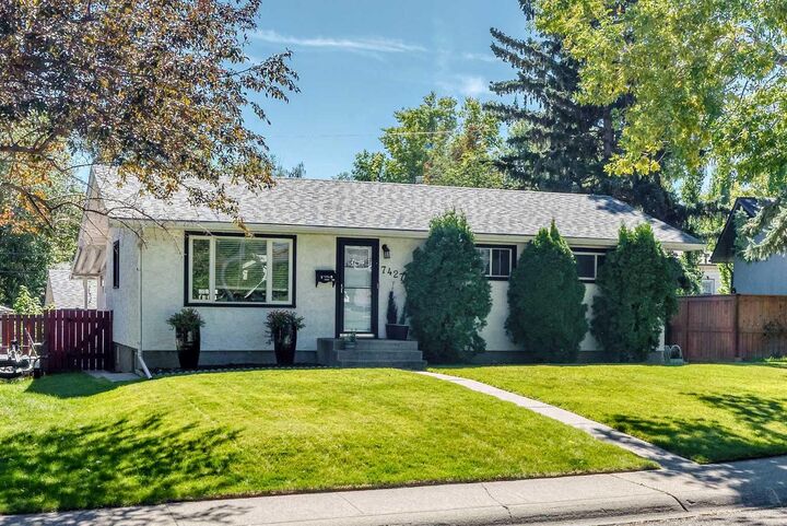 Property Photo:  7427 Fountain Road SE  AB T2H 0W9 