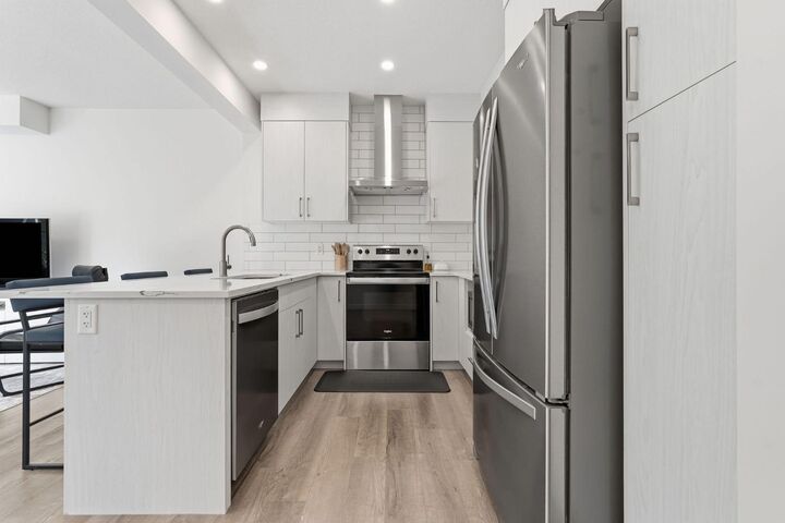 Property Photo:  154 Crestridge Common SW  AB T3B 6J5 