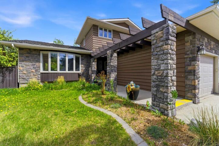 Property Photo:  36 Varsity Estates Court NW  AB T3B 5B1 
