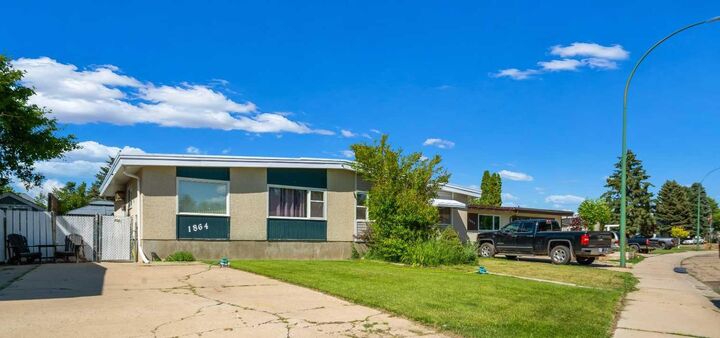 Property Photo:  1864 16 Street SE  AB T1A 7J7 