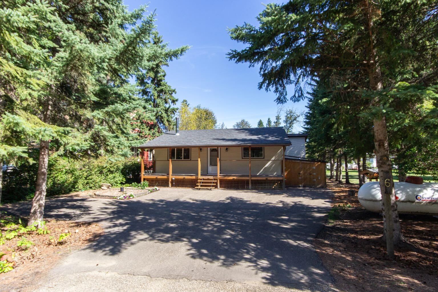 Property Photo:  6 Poplar Crescent  AB T0C 0J0 