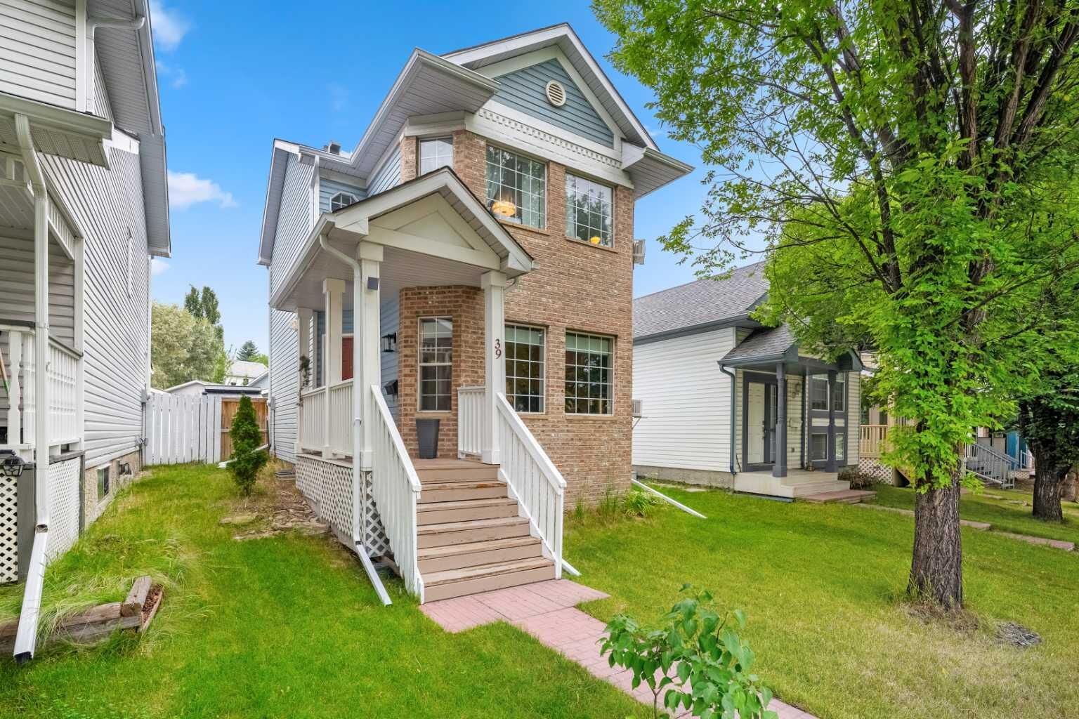 Property Photo:  39 Hidden Valley Link NW  AB T3A 5K3 