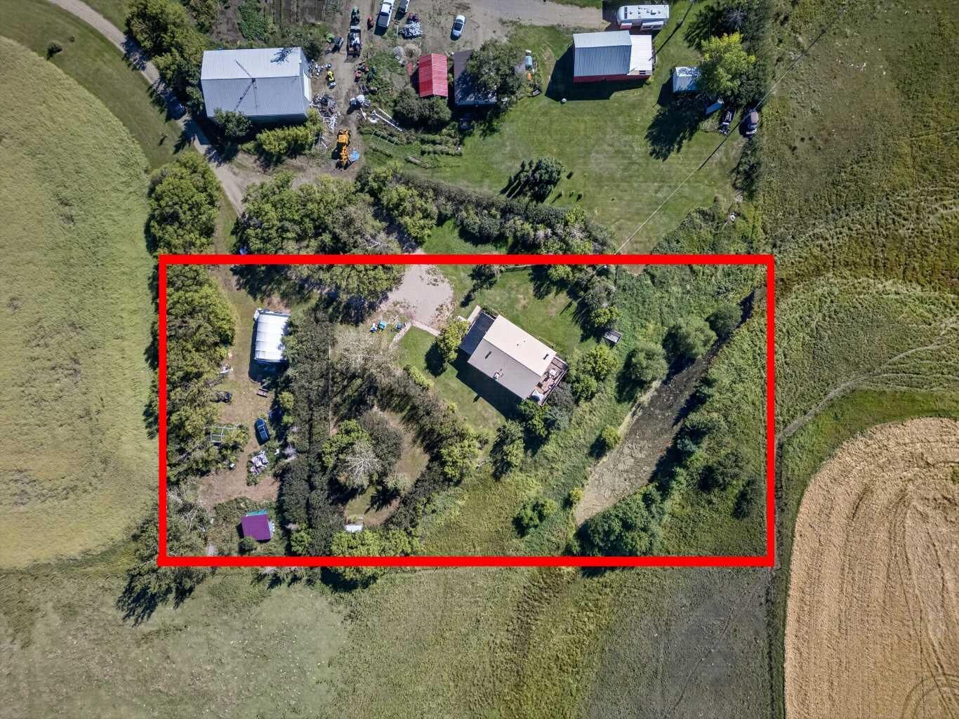 Property Photo:  30534 Range Road 284 10  AB T0M 0W0 