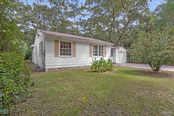 Property Photo:  12 Dewitt Dr  FL 32507 