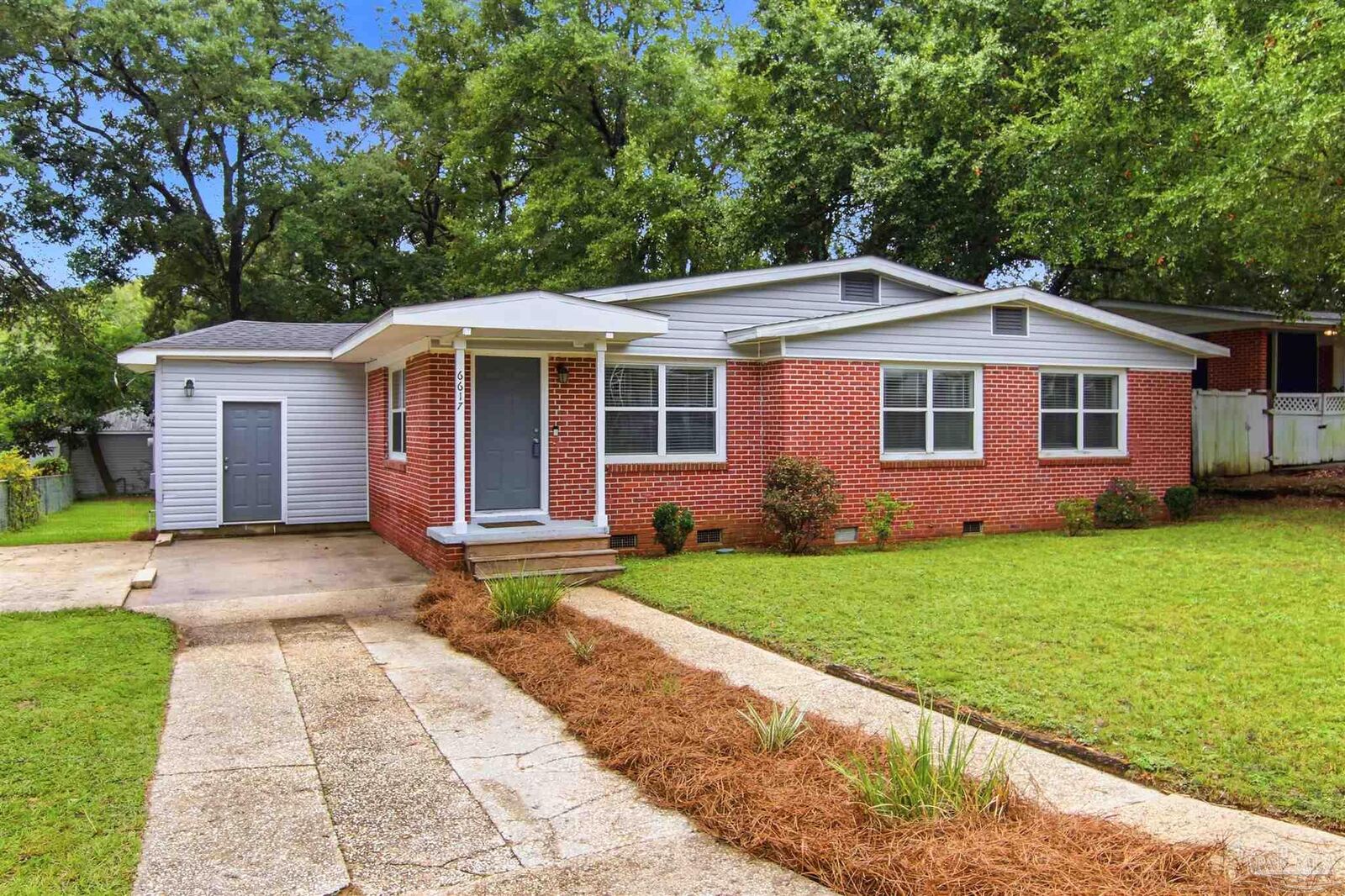 Property Photo: 6617 Lee St FL 32570