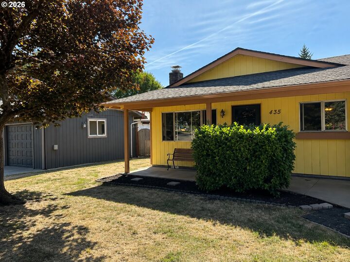 Property Photo:  435 S 9th St  OR 97051 