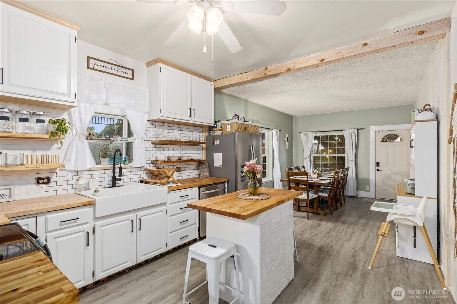 Property Photo:  4721  East Valley Highway  E  WA 98390 