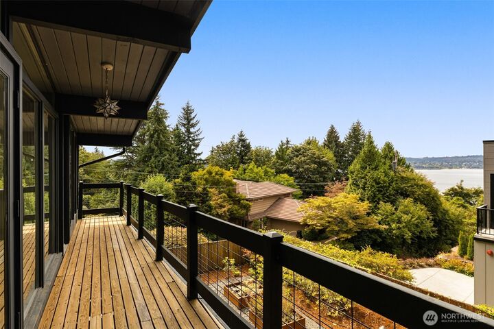 Property Photo: 3515 72nd Avenue SE WA 98040
