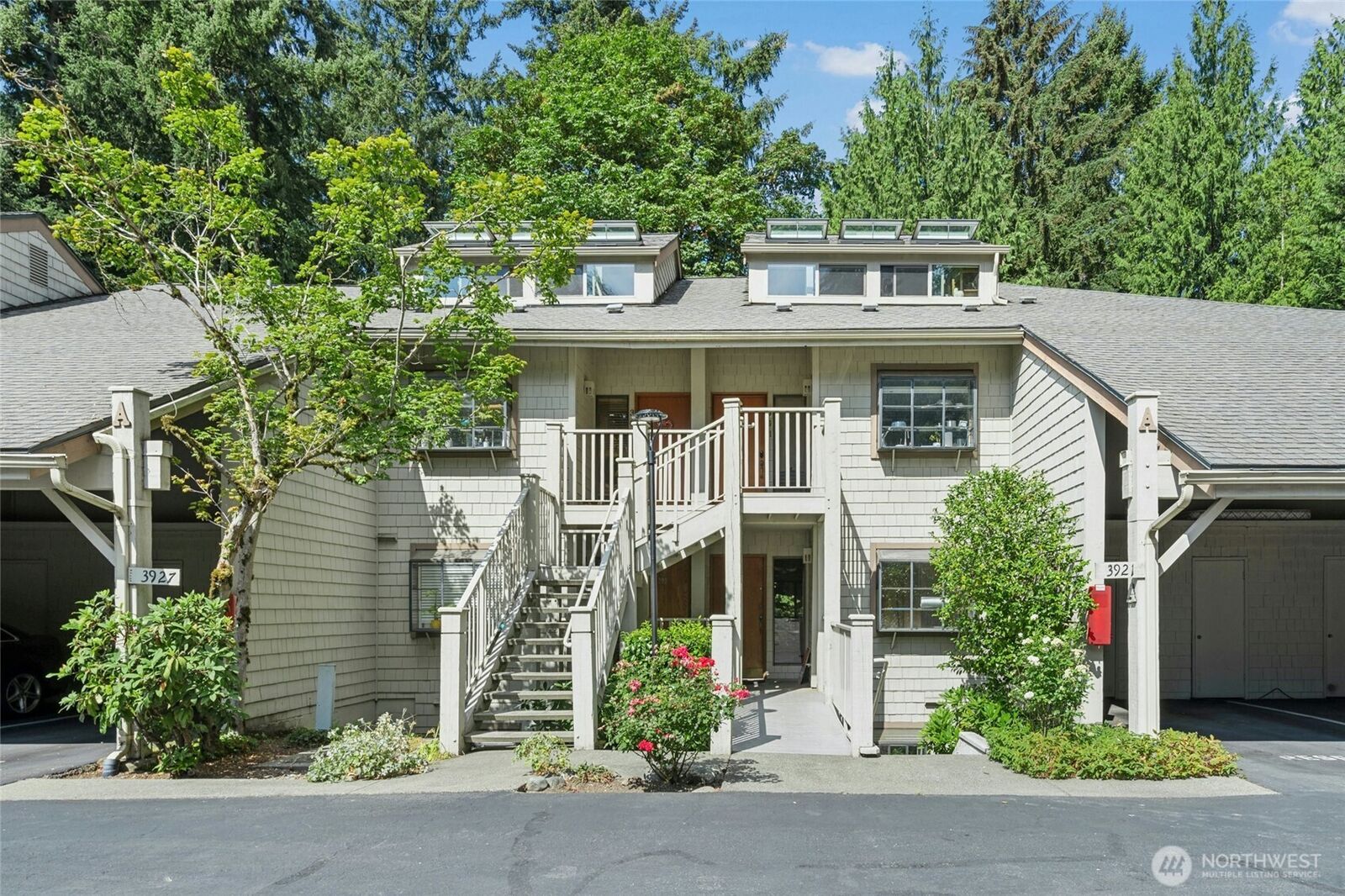 Property Photo: 3927 108th Avenue NE A102 WA 98004