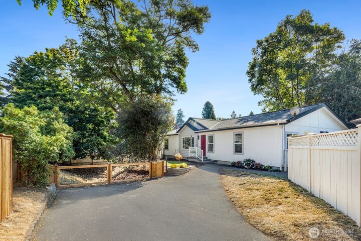 Property Photo:  17404  10th Avenue NE 17408  WA 98155 