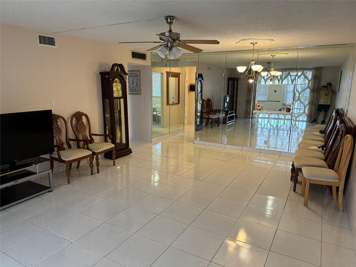 Property Photo:  301 NE 14th Avenue 708  FL 33009 