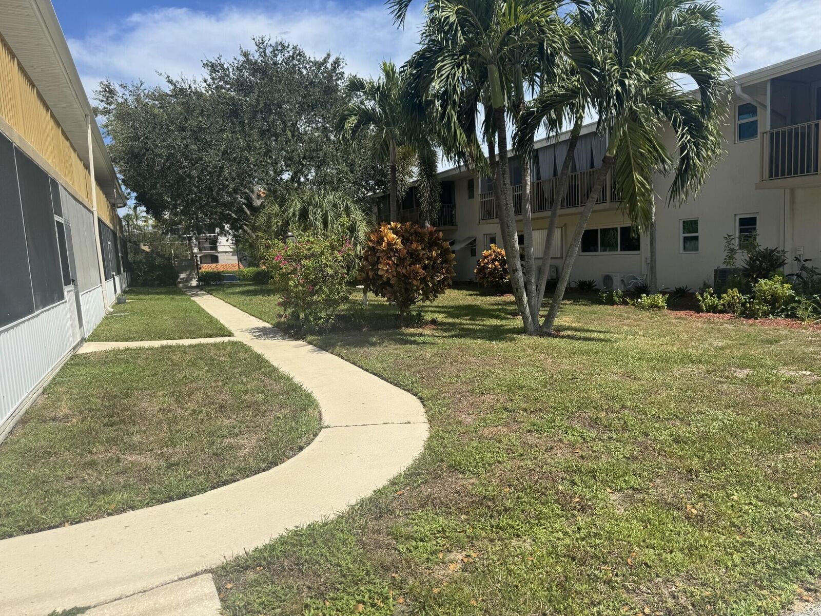 Property Photo:  11 SW 4th Avenue 1  FL 33432 