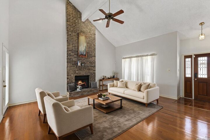 Property Photo: 16715 Henderson Pass TX 78232