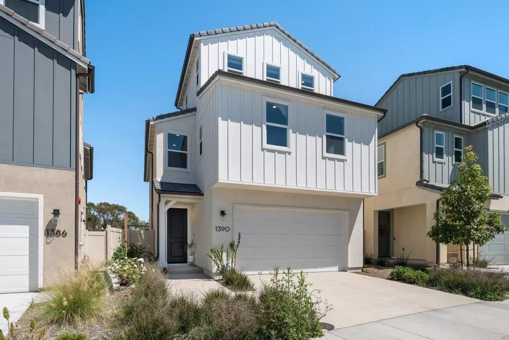 Property Photo:  1390 Blue Port Way  CA 92054 