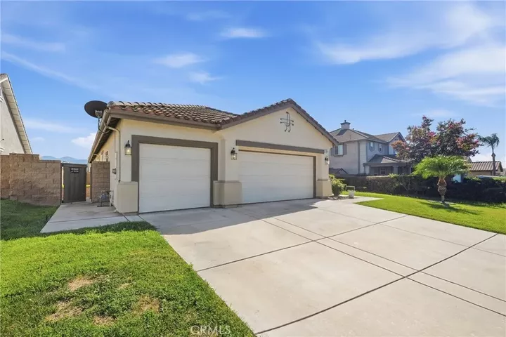 Property Photo:  558 Calderone  CA 92879 