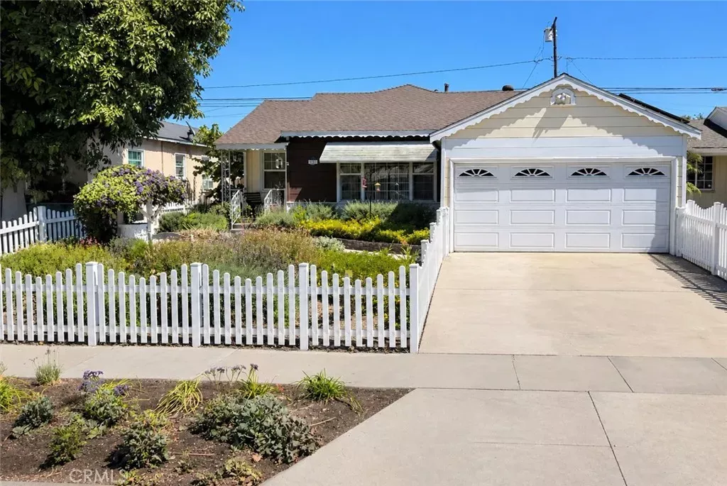 Property Photo: 5122 Downey CA 90712