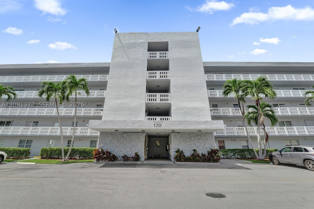 Property Photo:  170 SE 5th Ave 405  FL 33004 