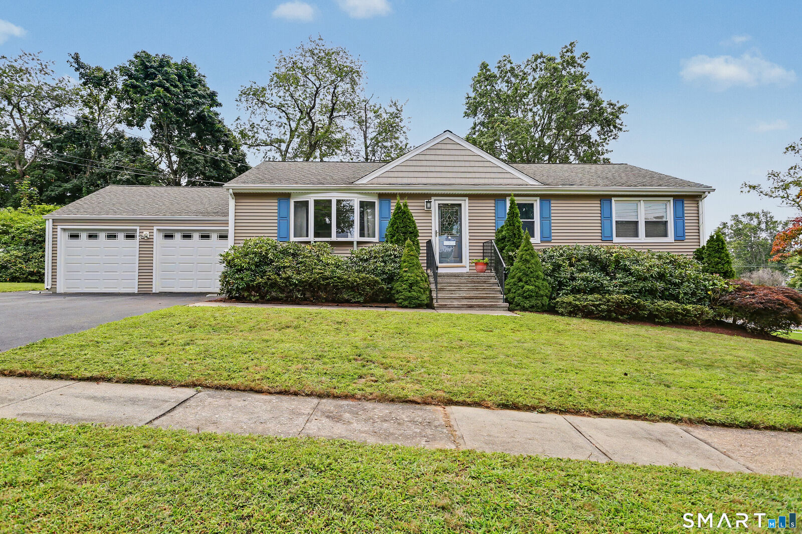 Property Photo:  35 Sunrise Terrace  CT 06614 