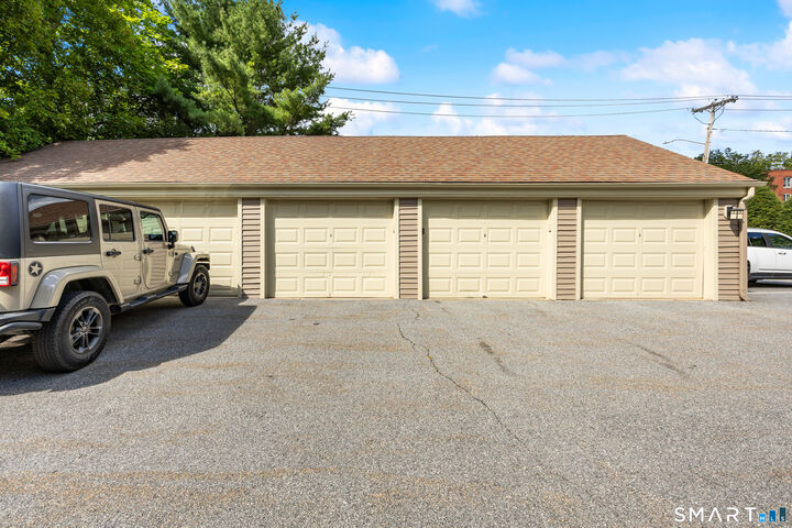 Property Photo:  21 Riveredge Drive 21  CT 06098 