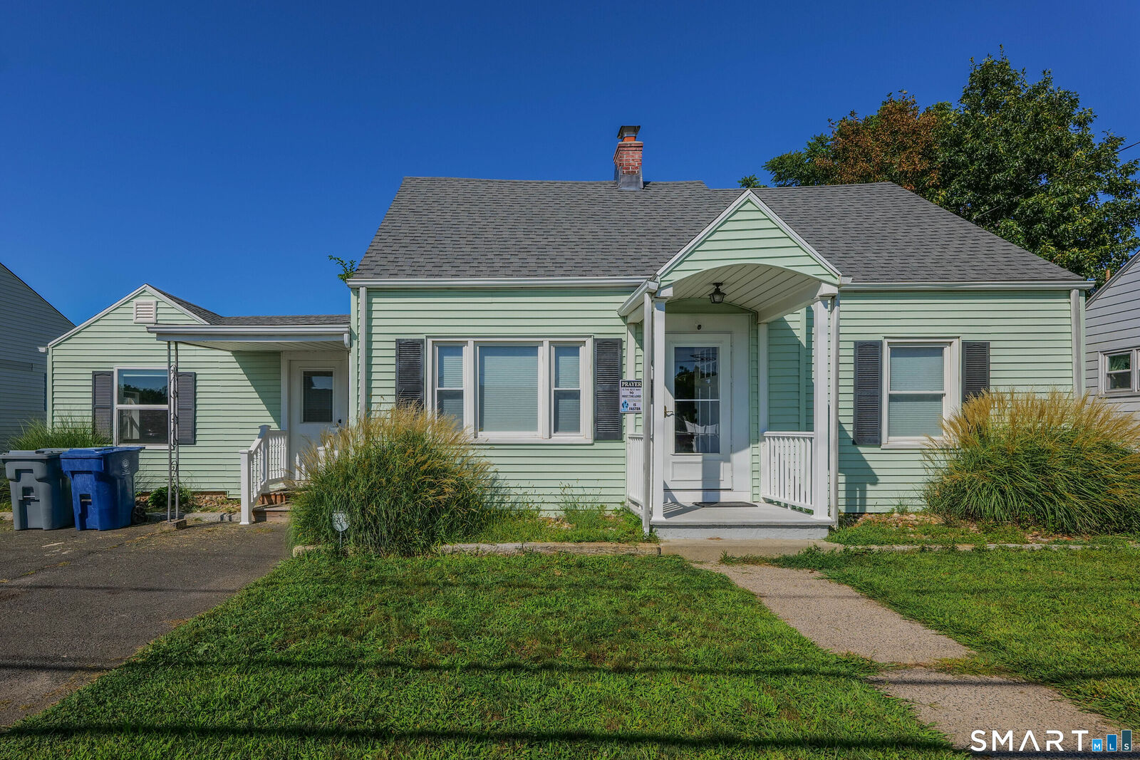 Property Photo:  19 East Maple Street  CT 06062 