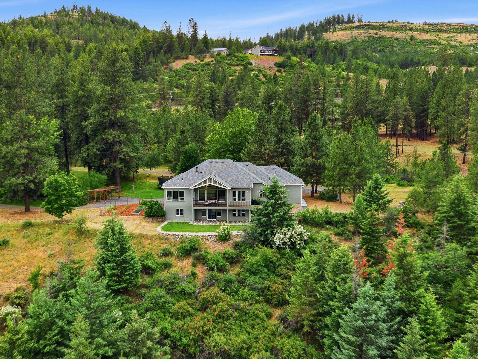 Property Photo: 16919 N South Bank Rd WA 99026