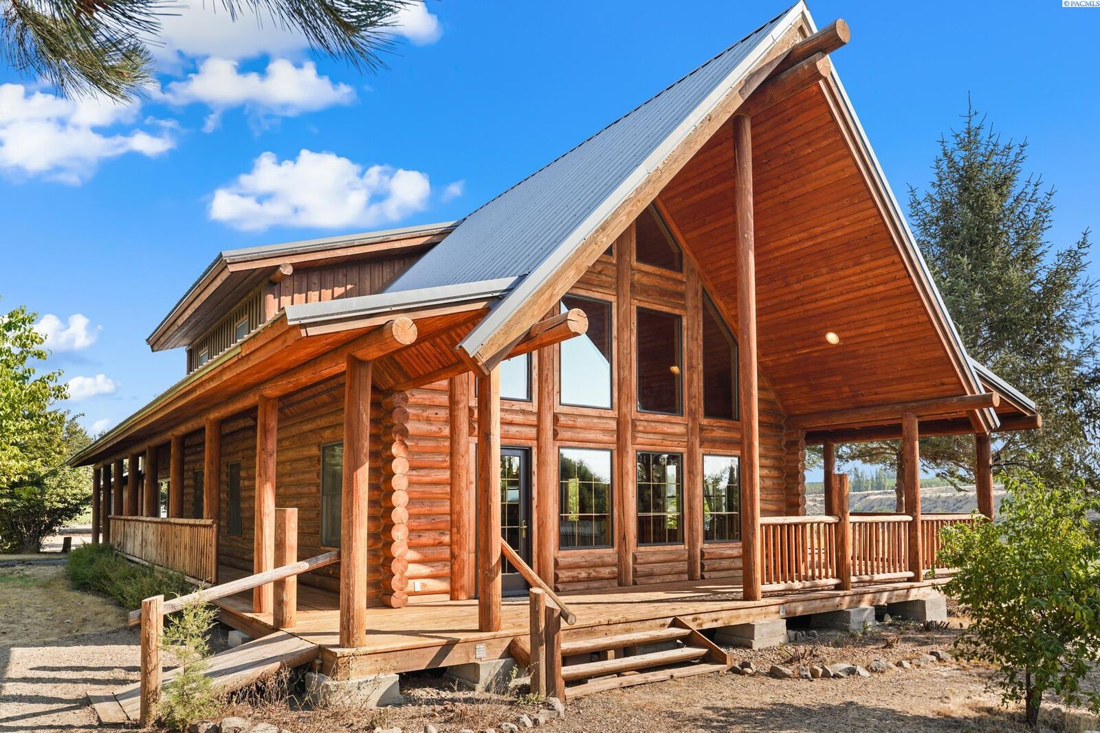 Property Photo: 58409 NW Roza Rd Pr NW WA 99320