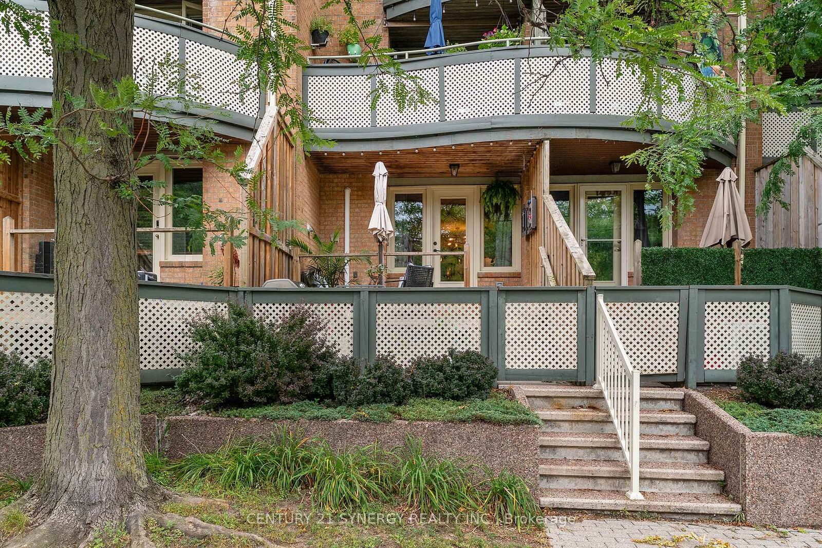 Property Photo:  2 Columbus Avenue 5  ON K1K 1R3 