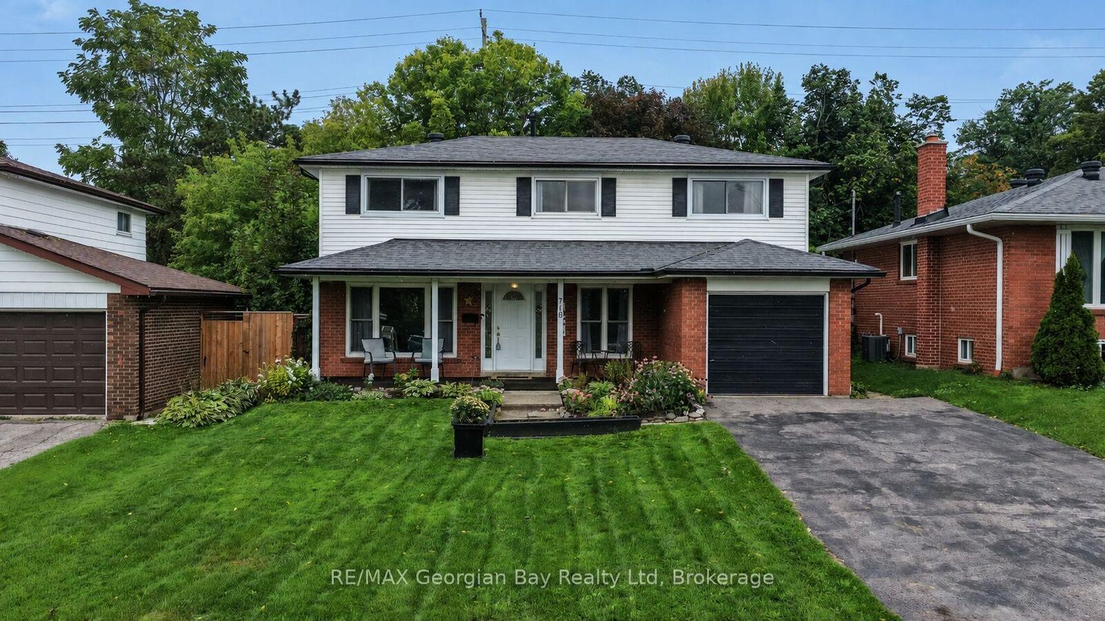 Property Photo:  718 Birchwood Drive  ON L4R 2P7 