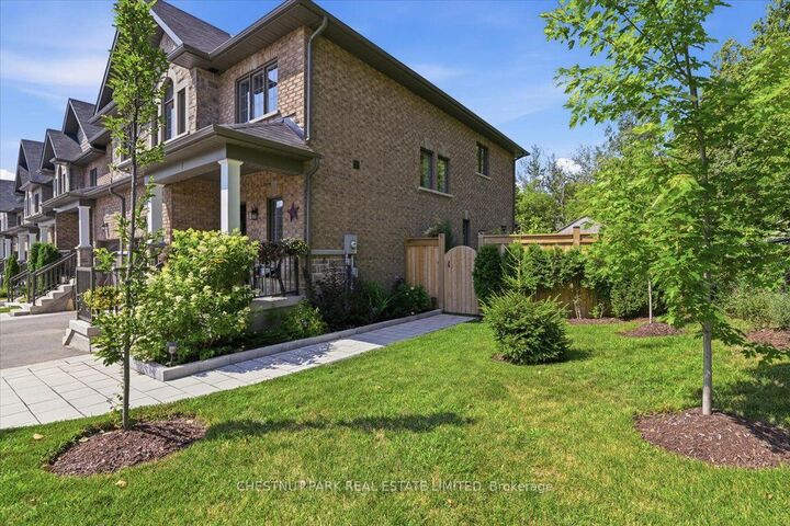 Property Photo:  21 Gord Matthews Way  ON L9P 0E9 