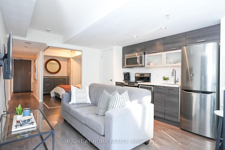 Property Photo: 68 Abell Street 938 ON M6J 0B1