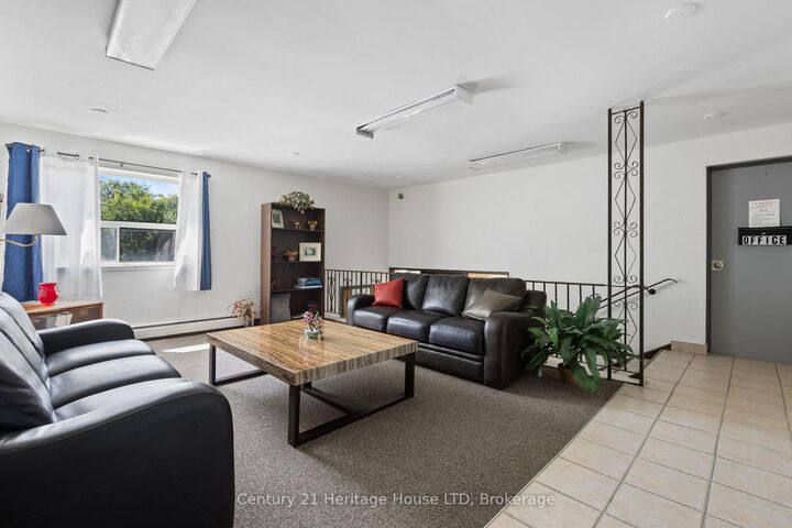 Property Photo: 242 Oakdale Avenue ON L2P 3K5
