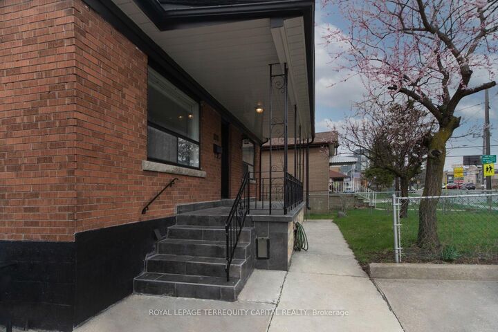Property Photo:  1010 Caledonia Road Upper  ON M6B 3Z1 