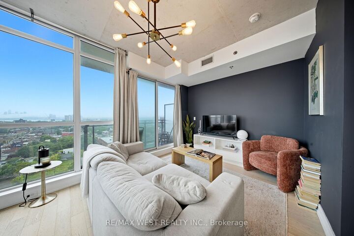 Property Photo:  20 Minowan Miikan Lane 1810  ON M6J 0E5 