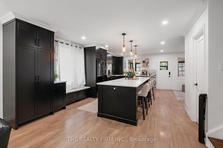Property Photo:  7 Somerset Crescent  ON N6K 3L6 